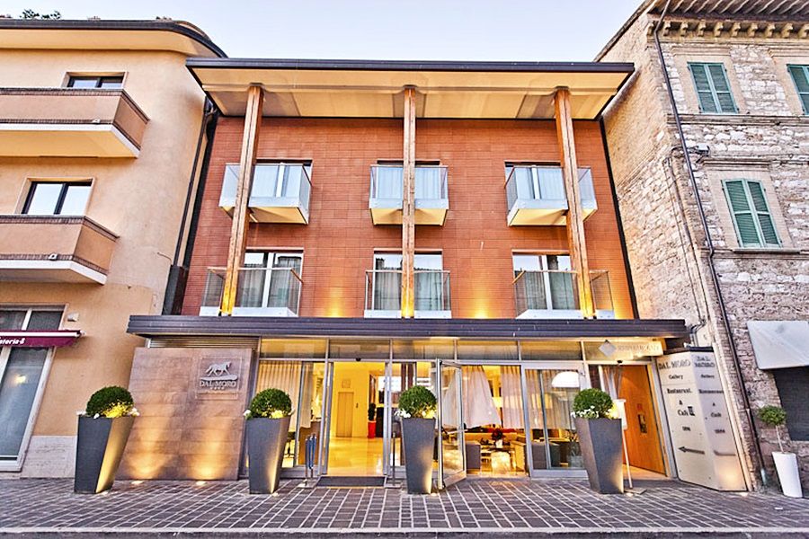 Dal Moro Gallery Hotel Assisi Bagian luar foto